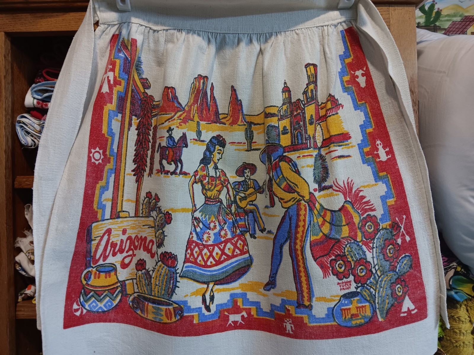 vintage Arizona souvenir apron Yucca Print cactus cloth Colorful fun