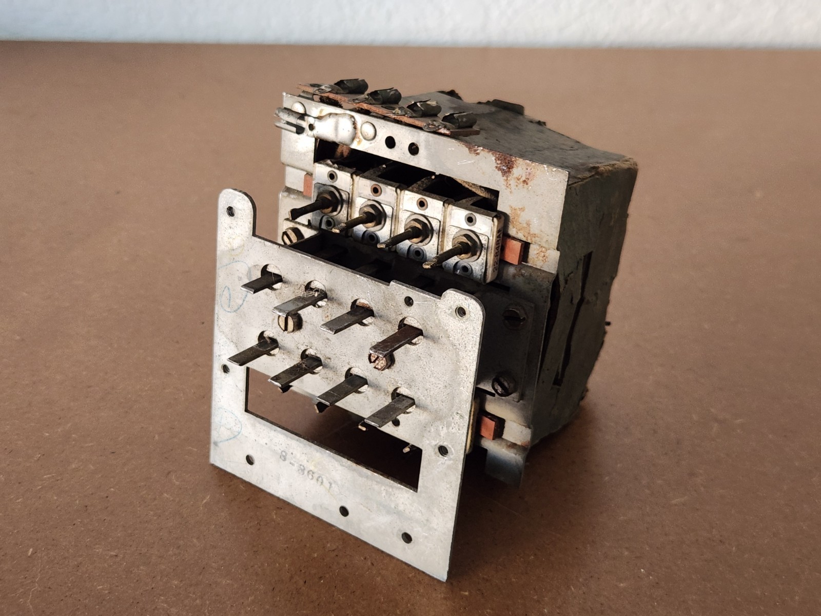 Vintage 1941 Zenith Radio Preset Tuning Assembly Sub-Chassis Tuner #8-8601 Vintage 1941 Zenith Radio Preset Tuning Assembly Sub-Chassis Tuner #8-8601