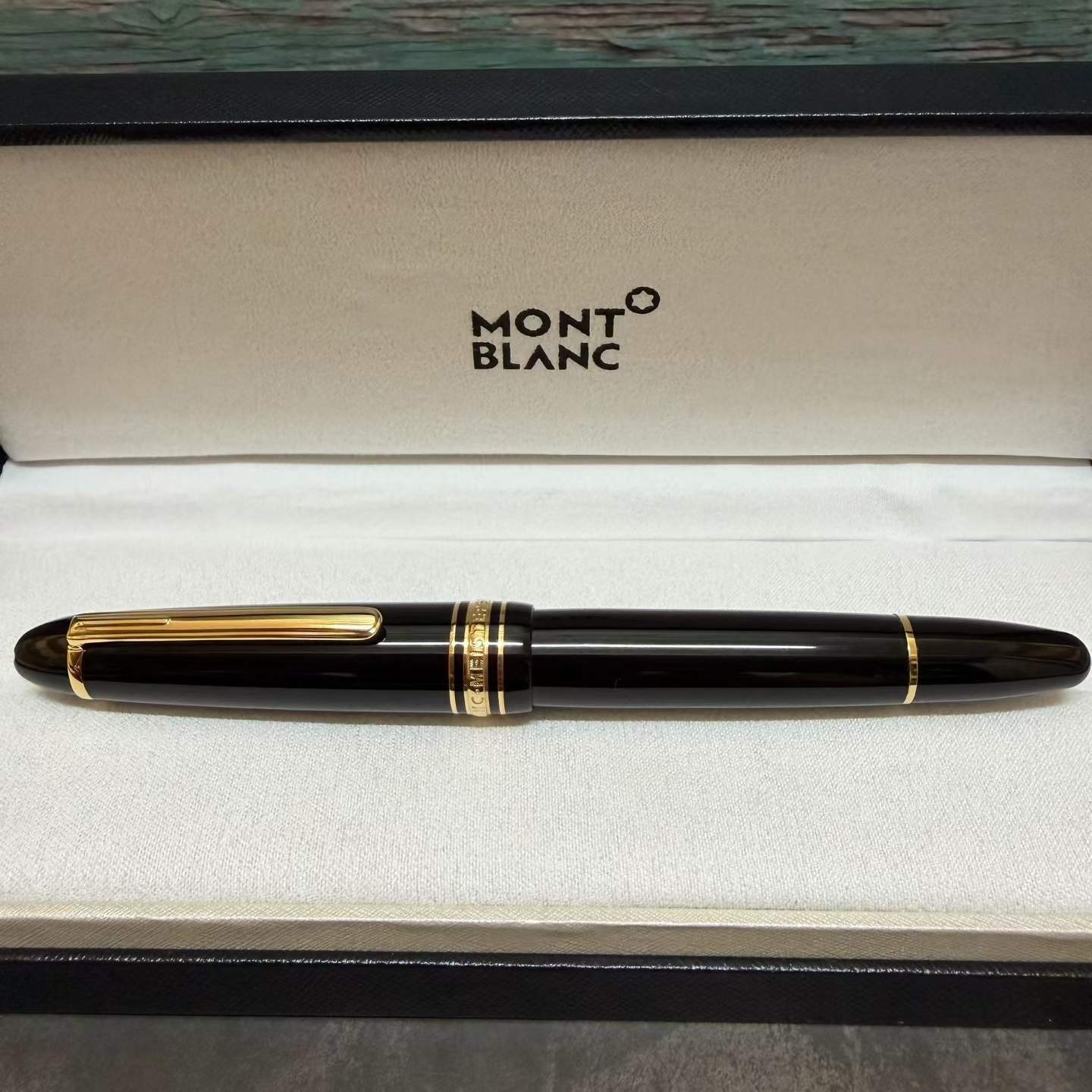 MB Meisterstück Classique  Fountain Pen Gold Coated Black Resin Unused