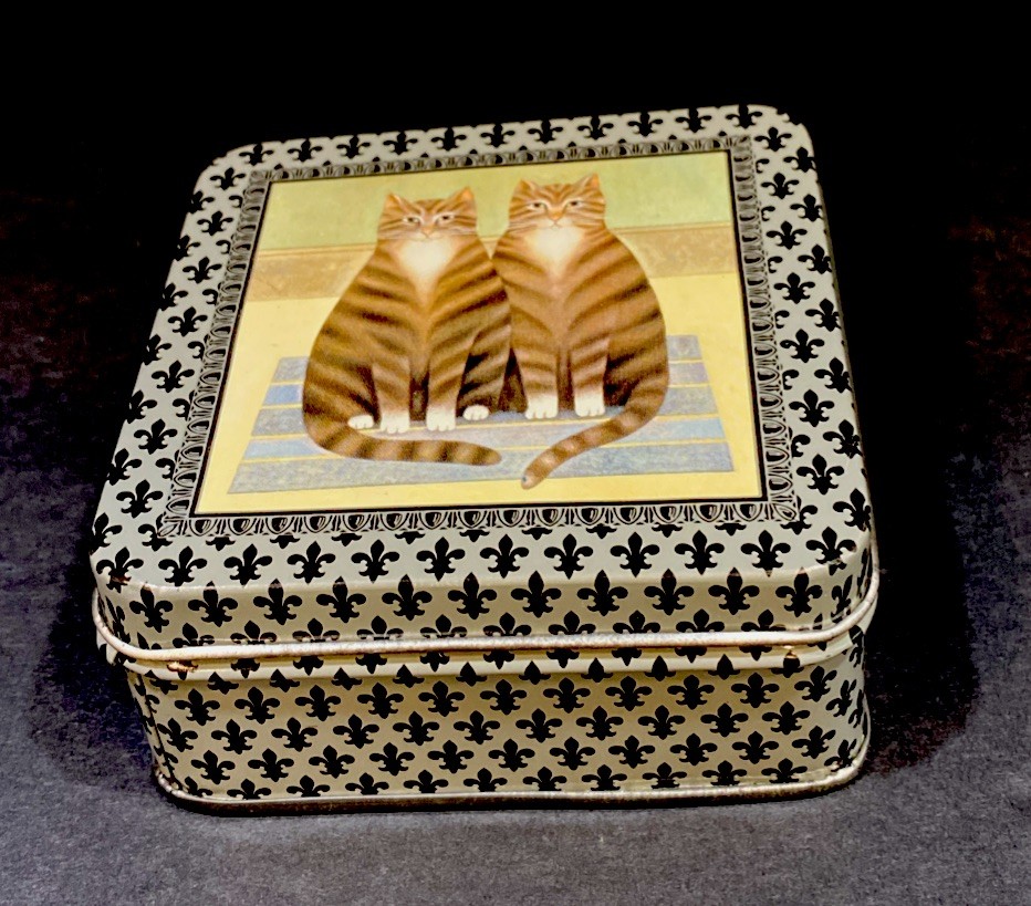 VTG “Classical Cats” Empty Tin Box Container By Department 56 3.5x3.5x1.5” 1990’