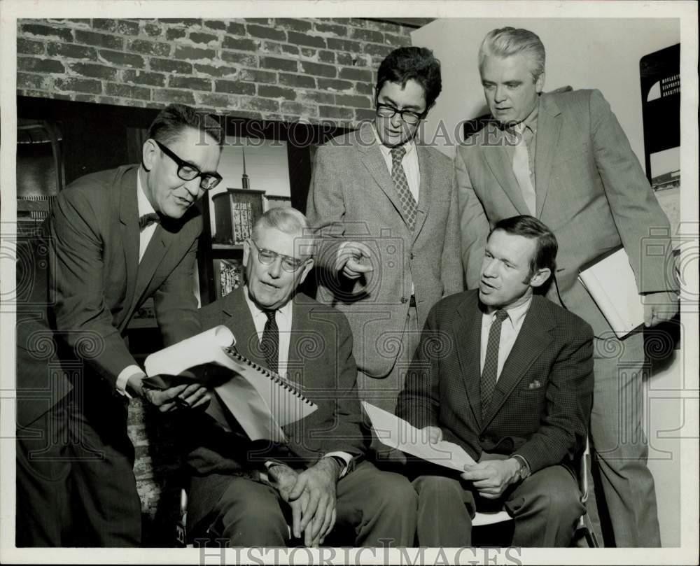1969 Press Photo Paul Thiry with fellow AIA Seattle Chapter Honor Awards jurors
