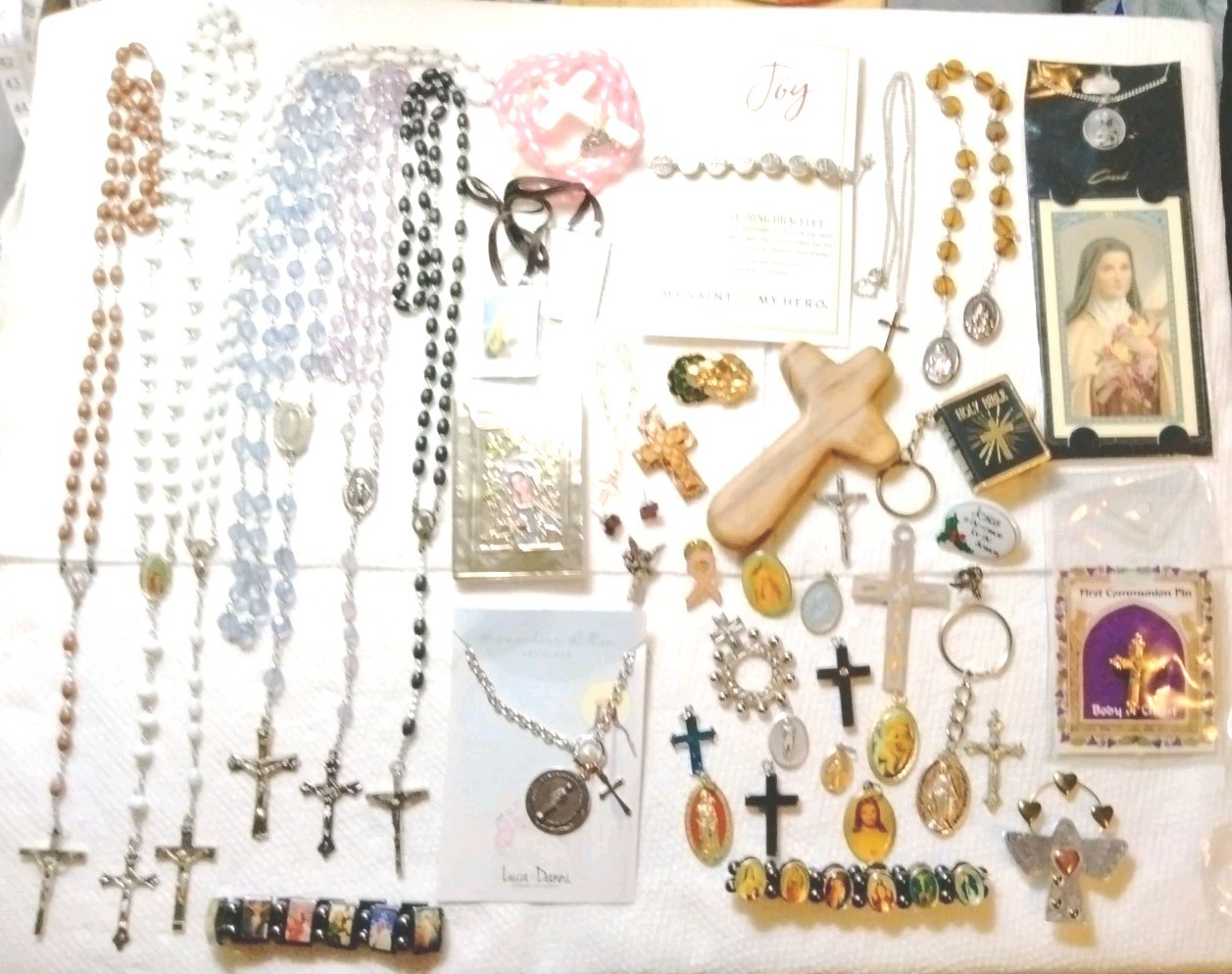 Vintage Religious Lot Of Medals Crosses Jesus Pins Necklaces Rosary Vintage Religious Lot Of Medals Crosses Jesus Pins Necklaces Rosary