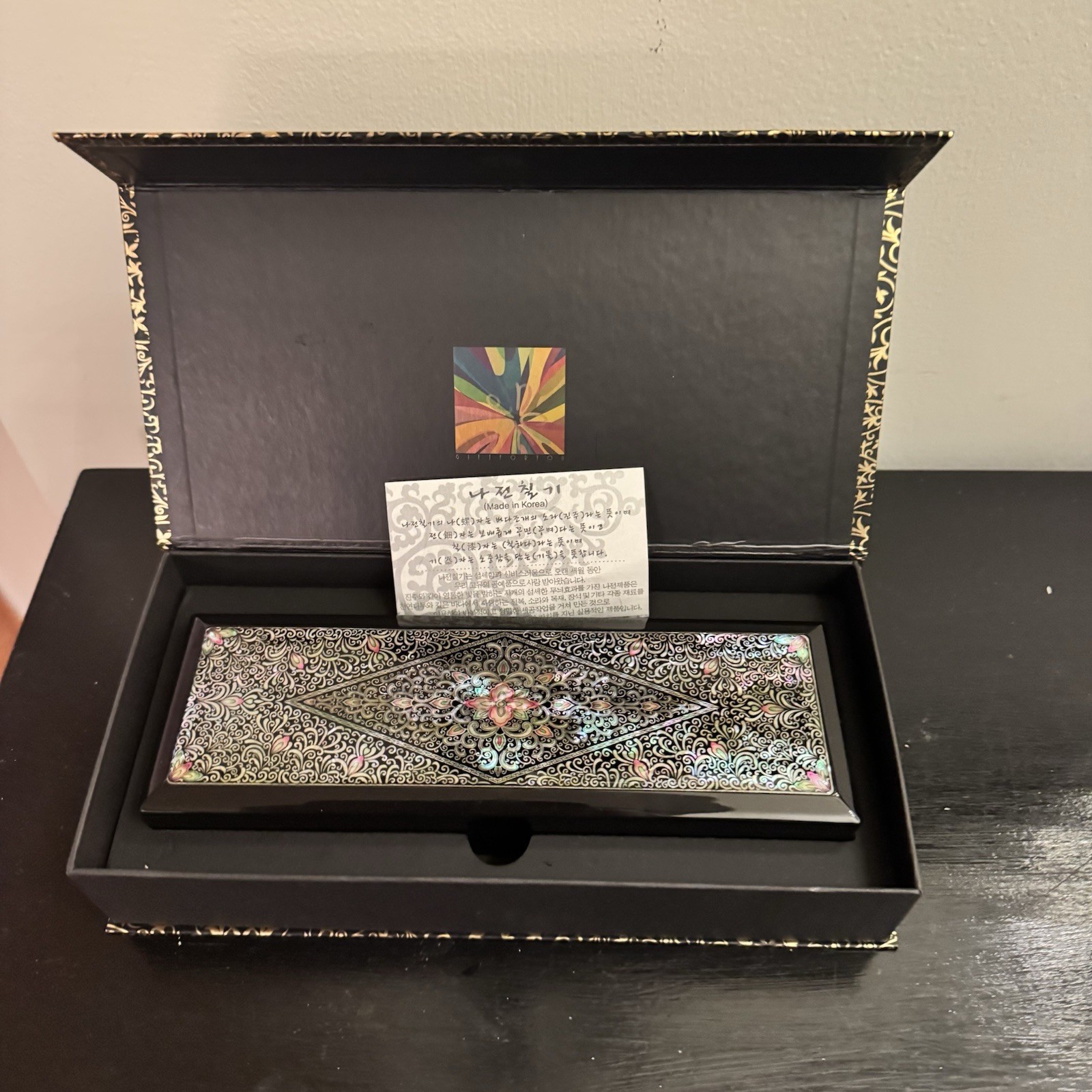 Traditional Korean Mother-of-Pearl (Najeon-chilki) Lacquerware Box with /Box Traditional Korean Mother-of-Pearl (Najeon-chilki) Lacquerware Box with /Box