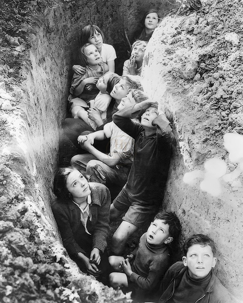 1940 English Children Sheltering from Bombs WWII 8x10 Glossy Print HT4136405
