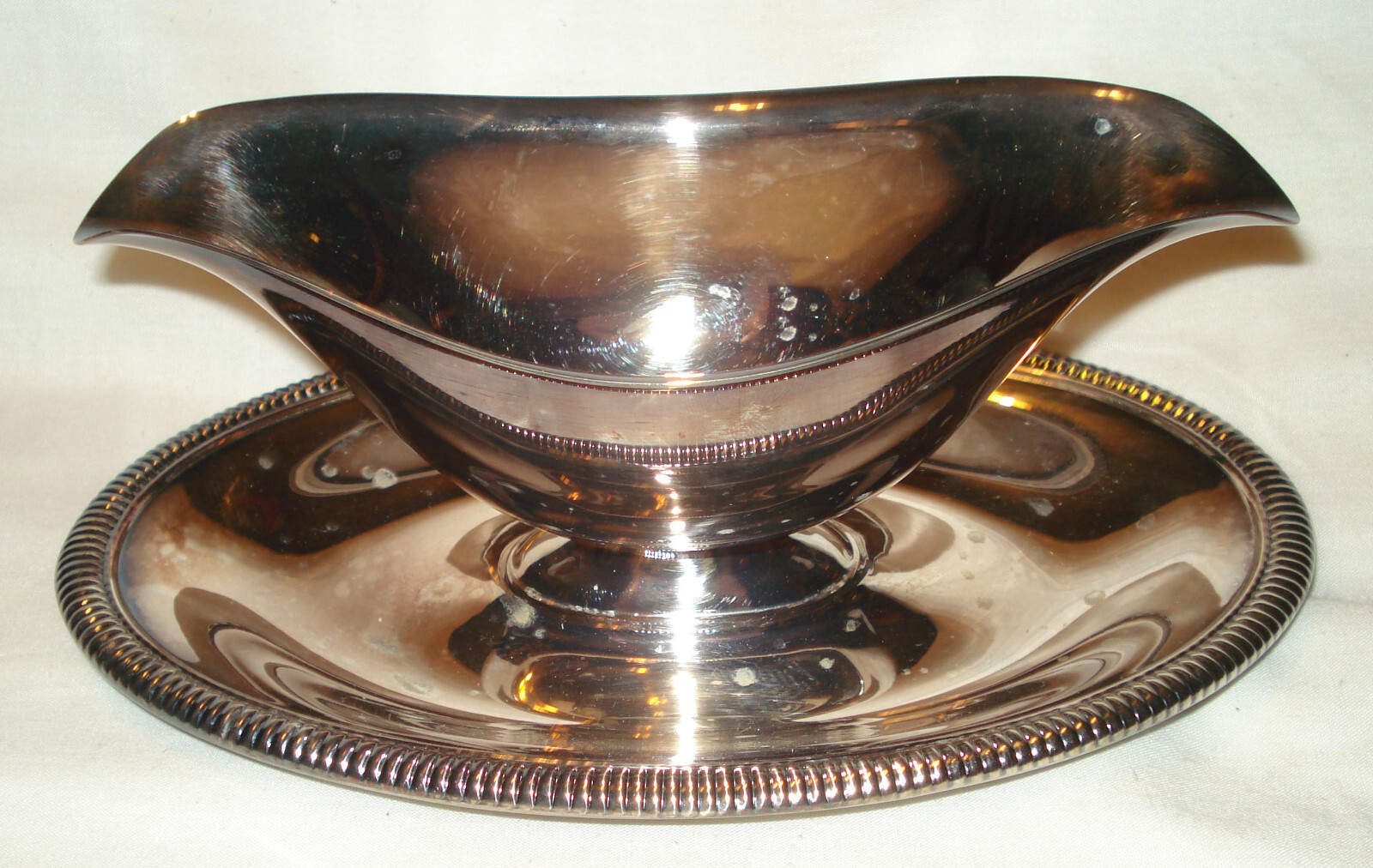 Vintage Wm Rogers 4213 Silverplate Gravy Sauce Boat Dish w/Attached Underplate