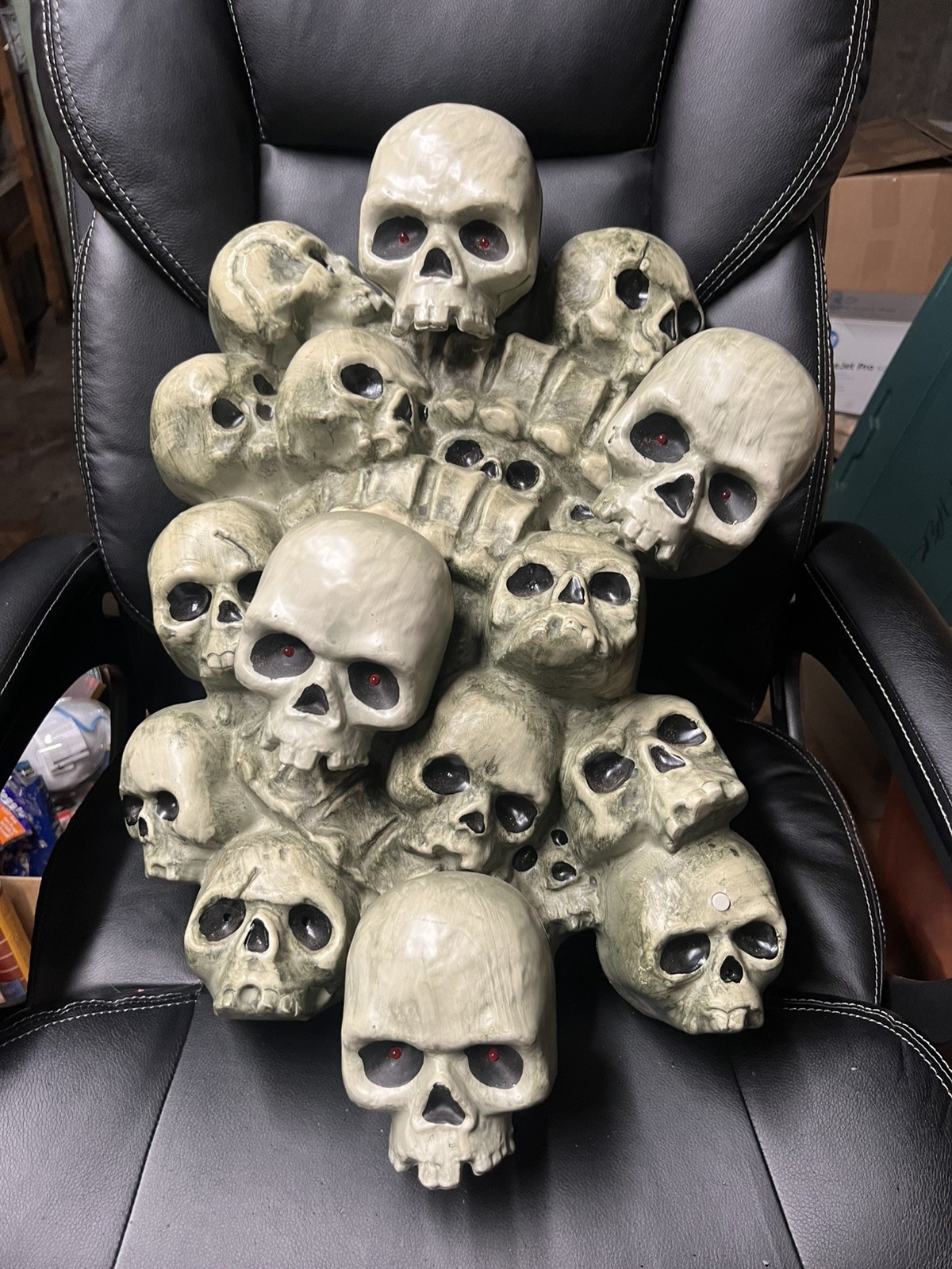 Totally Ghoul Wall of Skulls RARE retired Halloween Animated Prop w/box