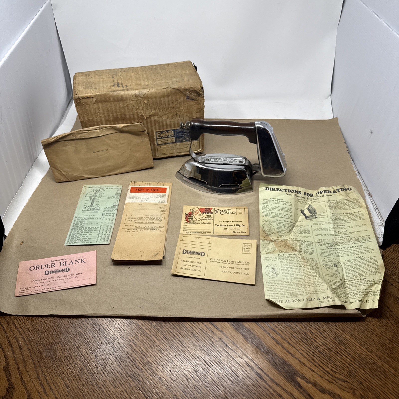 Vintage 1930s Diamond No. 7 Kerosene Self Heating Iron Akron Lamp Box Papers