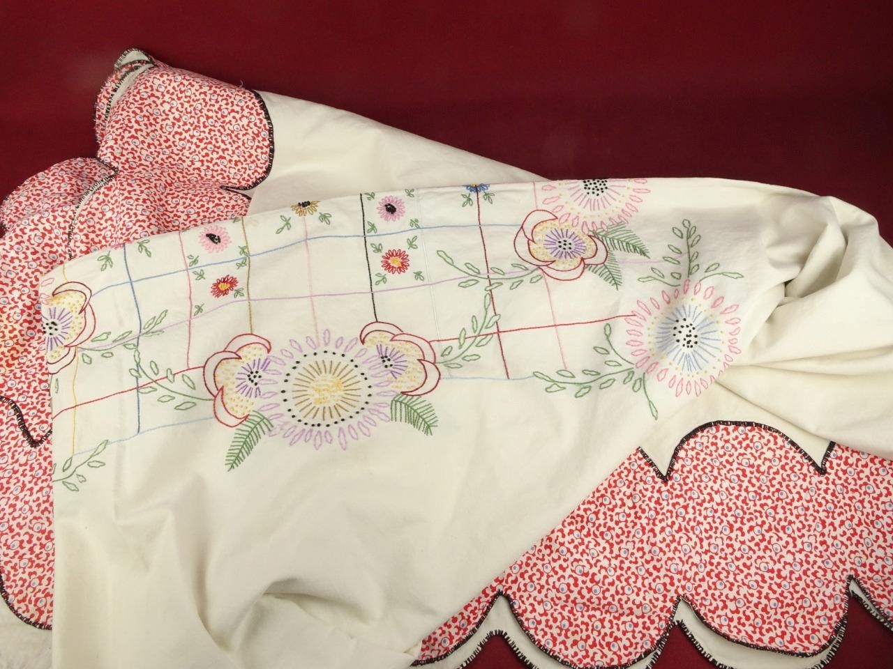 VINTAGE HAND STITCHED EMBROIDERED COTTON FEED SACK BEDSPREAD QUILT 68X102 NICE