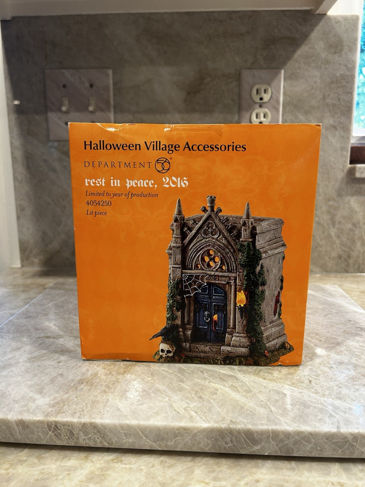 VERY RARE HTF DEPARTMENT 56 REST IN PEACE CRYPT 2016 EXCELLENT CONDITION IN BOX
