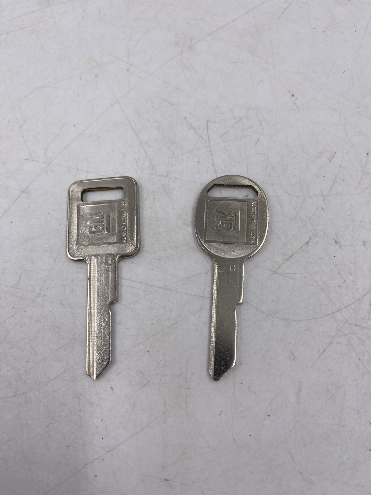 Set of 2 Vintage GM UNCUT Blank Keys Round and Square Key E and H Set Set of 2 Vintage GM UNCUT Blank Keys Round and Square Key E and H Set