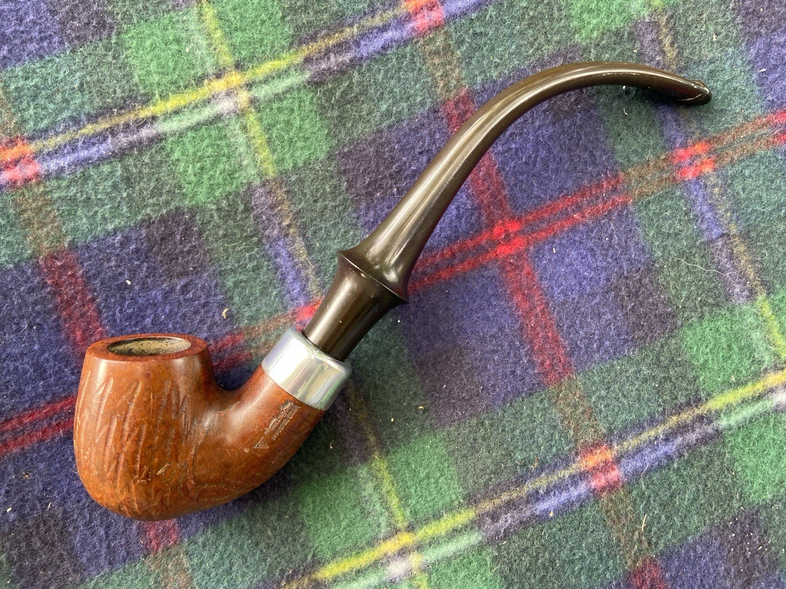 VINTAGE LARGE SUPER CLEAN WELLINGTON PIPE 9 1/4\