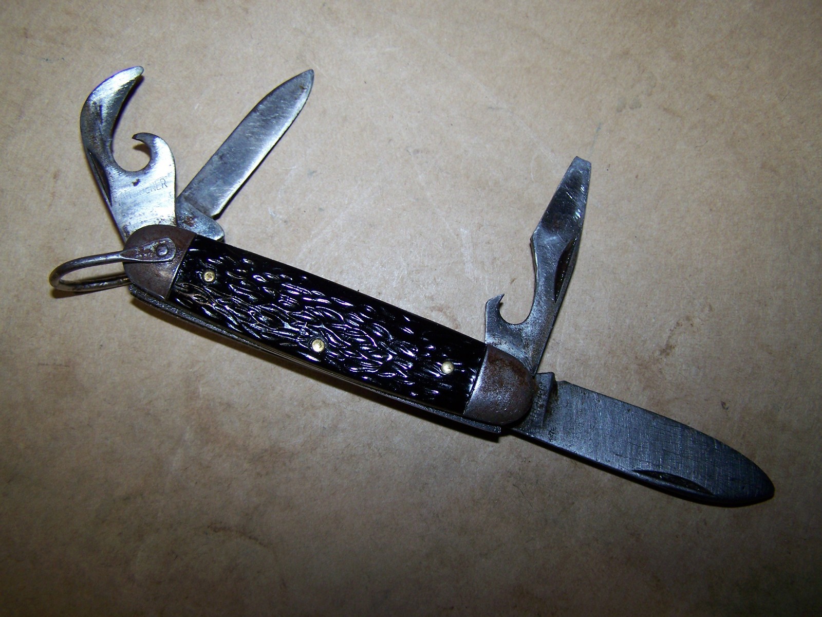 VINTAGE IMPERIAL PROV. R.I. USA  CAMPING HUNTING POCKET KNIFE can bottle opener