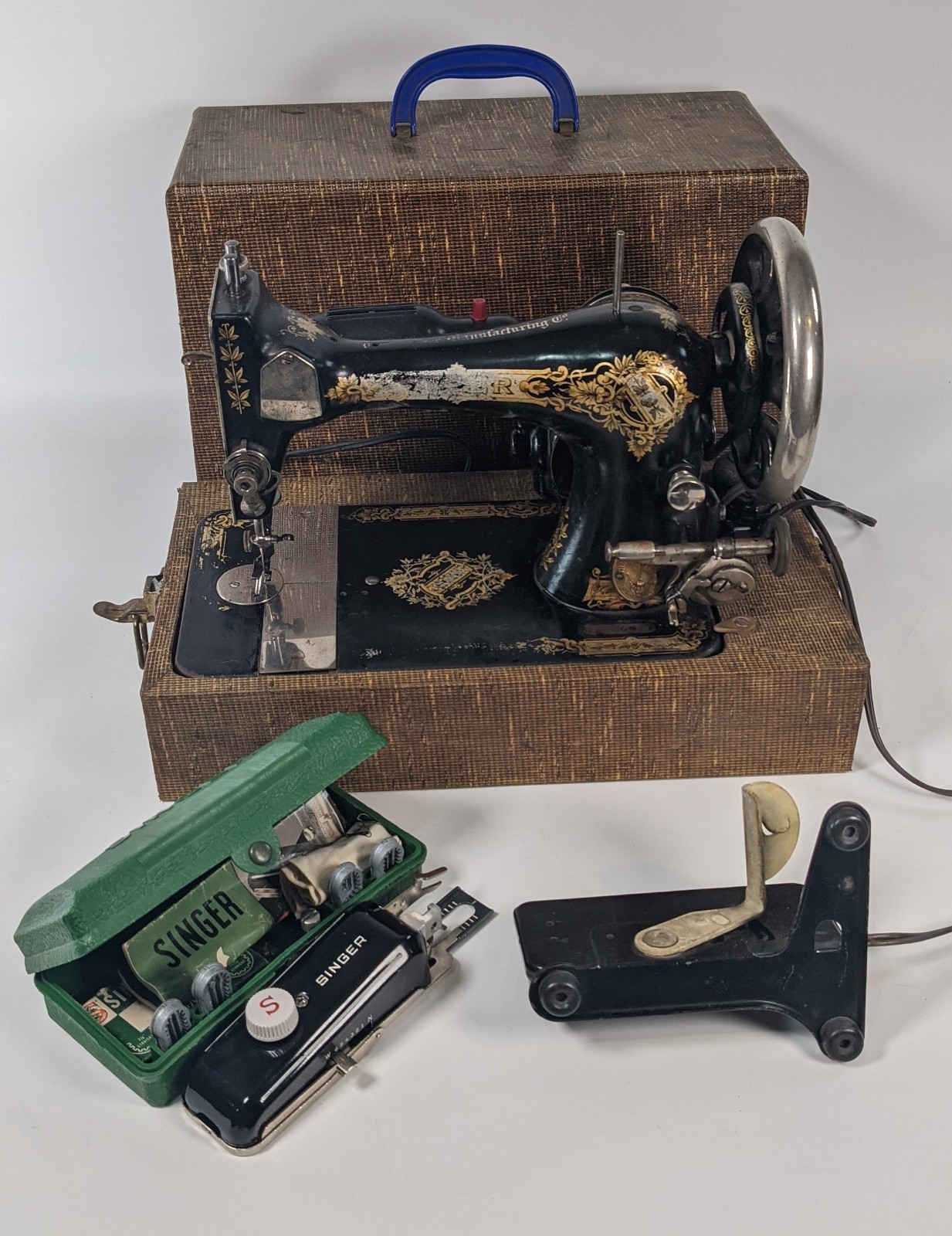 Singer Sewing Machine 1912 w/ Motor, Case, & Accessories (G2160547) - Working