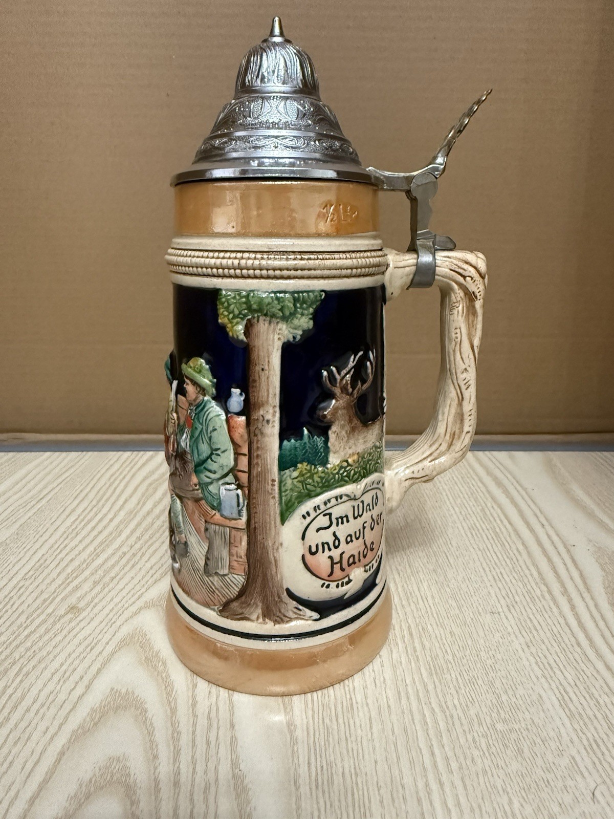 A.J. Thewalt #538 Hunting Dog with Rabbit German Beer Stein 0.5L Pewter Lid A.J. Thewalt #538 Hunting Dog with Rabbit German Beer Stein 0.5L Pewter Lid