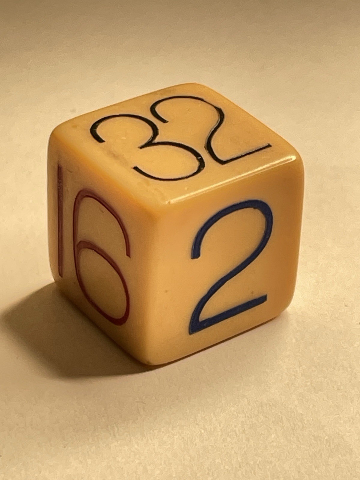VINTAGE BUTTERSCOTCH BAKELITE BACKGAMMON DOUBLING CUBE DICE TESTED