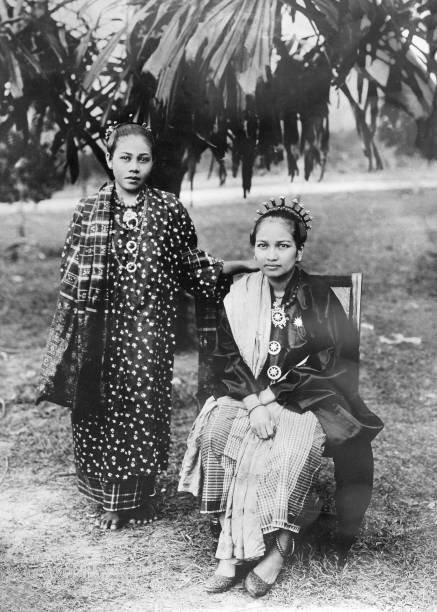 Showing two Malay court ladys sisters of sultan 1910 OLD PHOTO