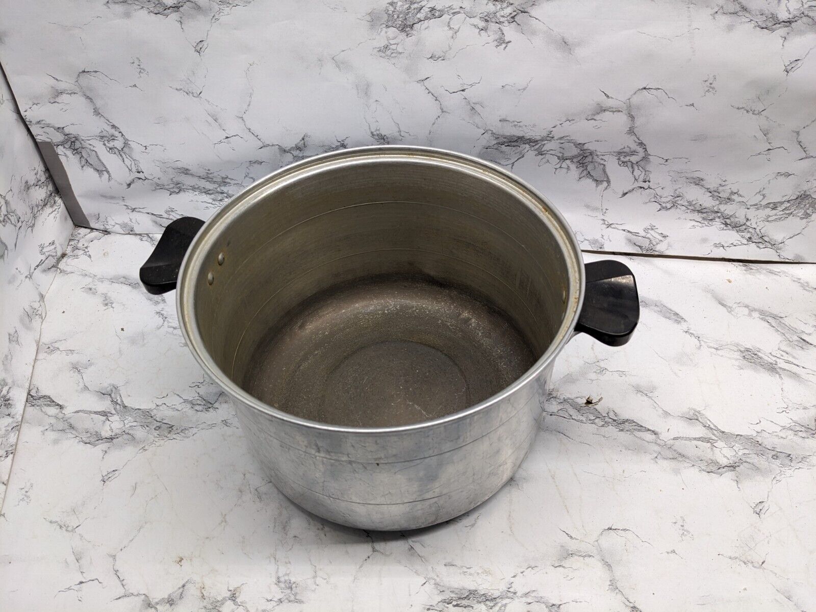 Vintage Aluminum Cooking Pot 9\