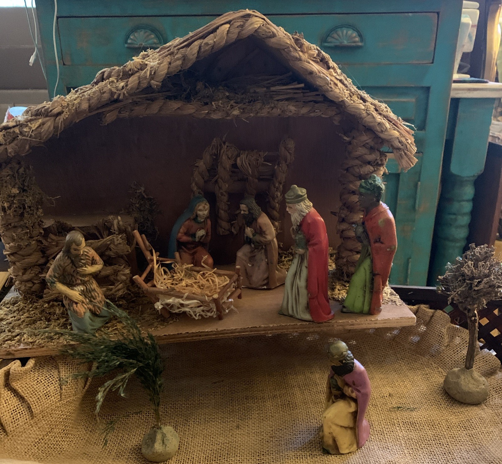 Vintage Wooden Christmas Nativity Creche Manger Stable Germany 6 Figures Vintage Wooden Christmas Nativity Creche Manger Stable Germany 6 Figures