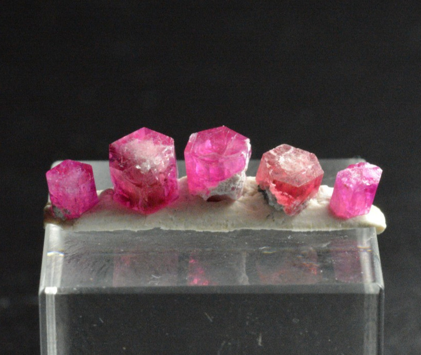 Red Beryl, Facet Rough, Red Emerald, Bixbite, Crystals, Utah, 1.78 ct Red Beryl, Facet Rough, Red Emerald, Bixbite, Crystals, Utah, 1.78 ct