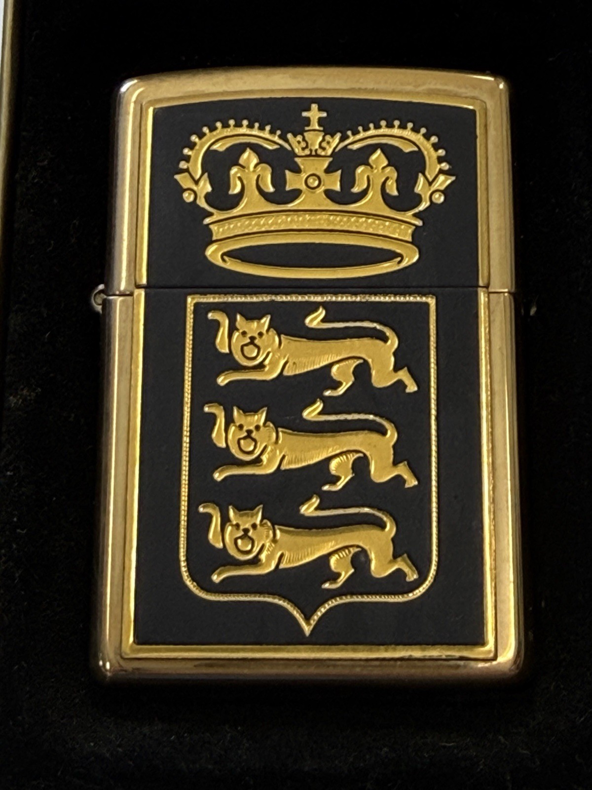 ZIPPO 2000 RICHARD THE LION TOLEDO SERIES BRASS LIGHTER UNFIRED IN BOX H655 ZIPPO 2000 RICHARD THE LION TOLEDO SERIES BRASS LIGHTER UNFIRED IN BOX H655