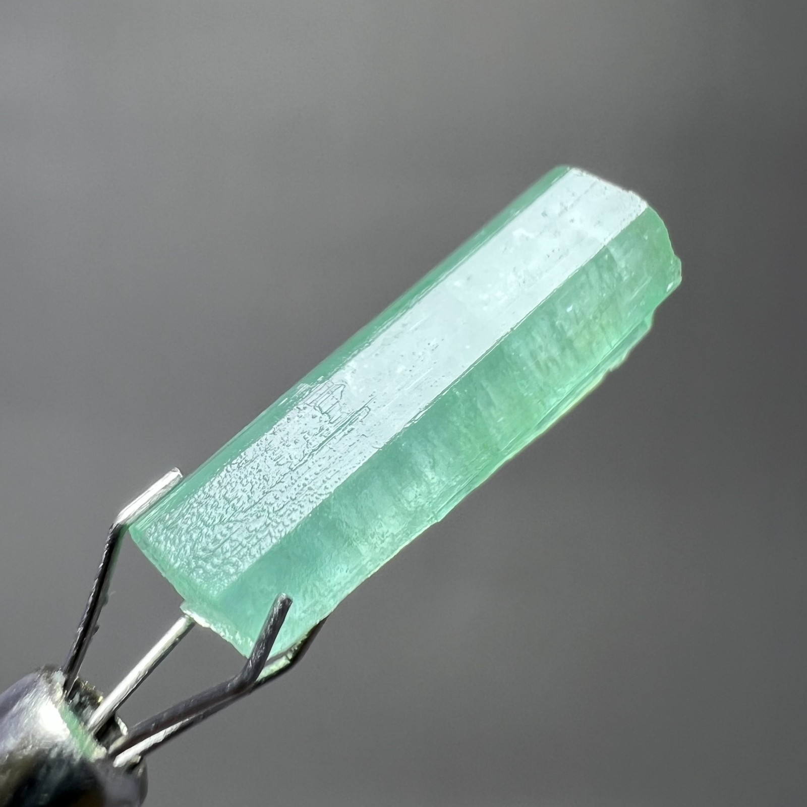 6.5ct FULLY Terminated  Natural Emerald Crystal Medium Green from Pak,  Chitral