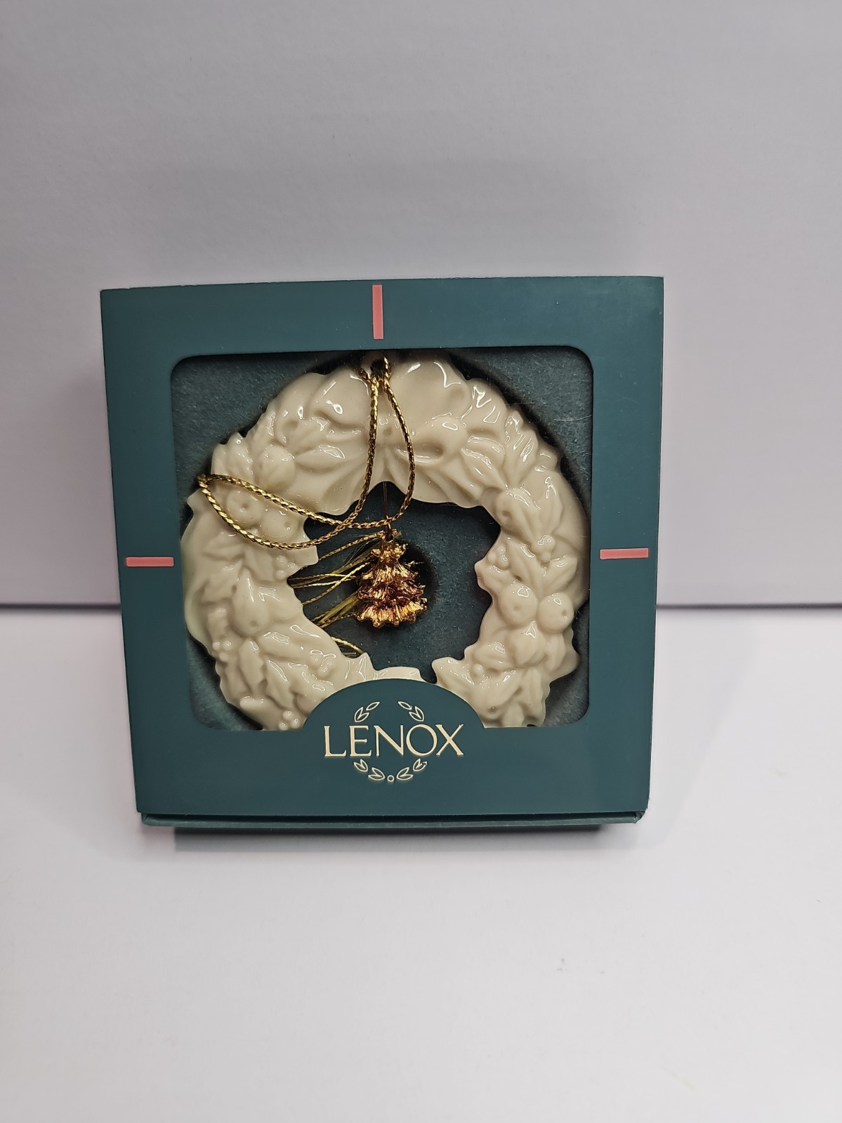 1991 Lenox Christmas Porcelain Wreath Ornament Dangling Gold Tone Tree 3