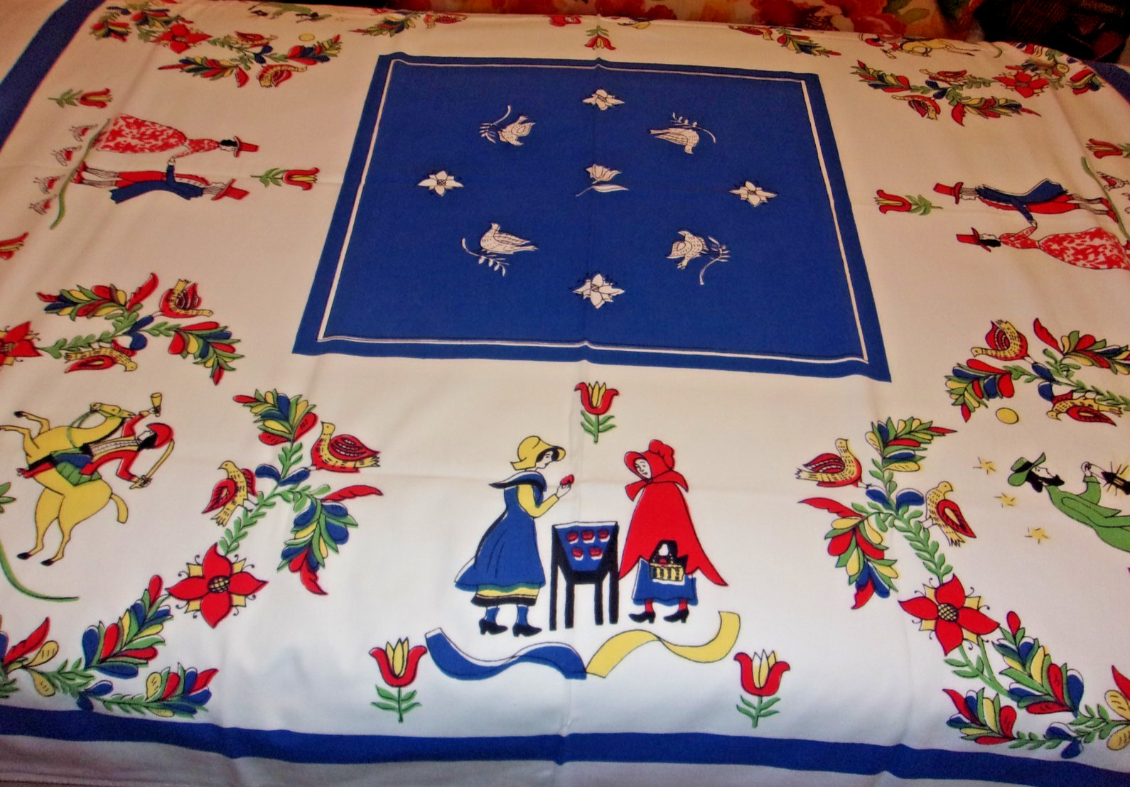Vtg Cotton Tablecloth Amish PA Dutch Design 46 x 50\