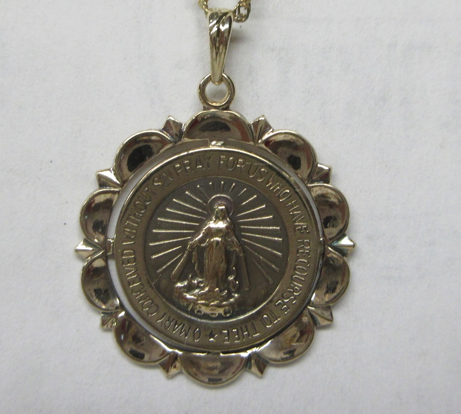 Antique Vintage 14K Yellow Gold Miraculous Medal Virgin Mary Charm Pendant 2 Gr.