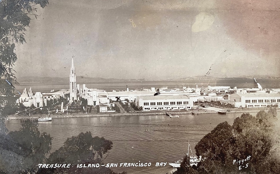 WW2 US NAVAL BARRACKS GOLDEN GATE INTL. EXPO. TREASURE ISLAND SAN FRAN. BAY RPPC