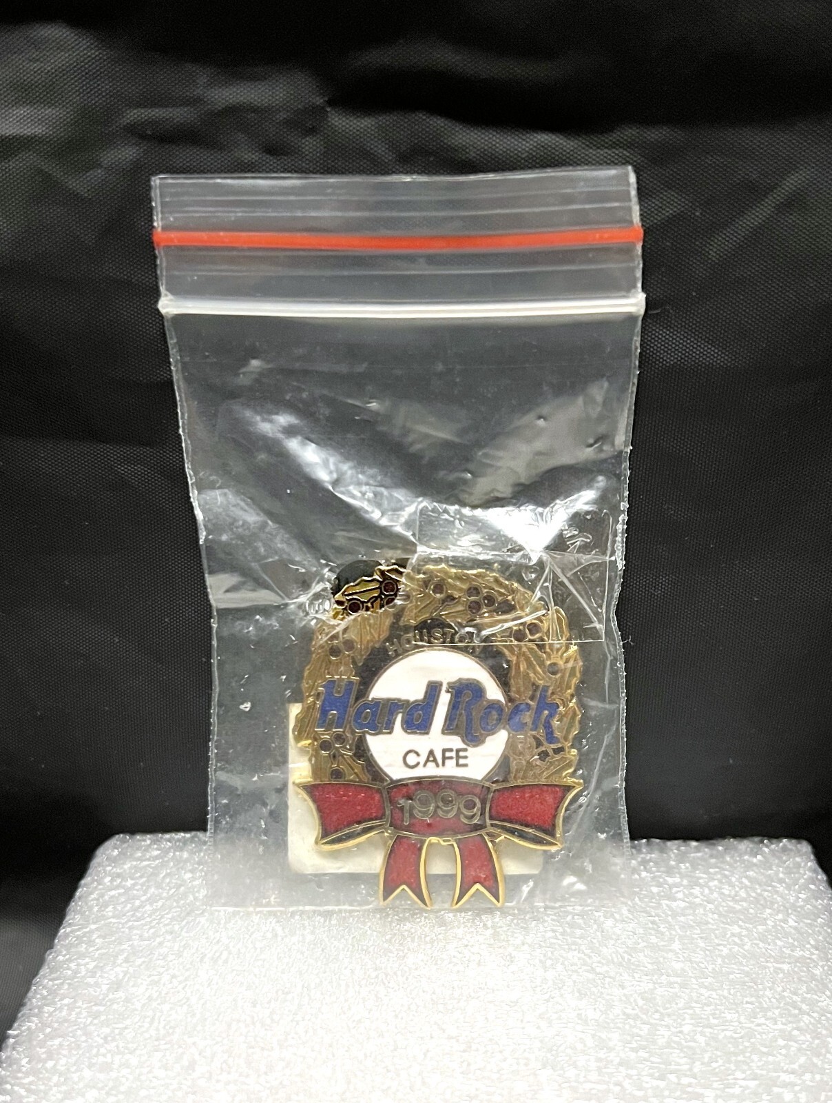 *NEW* Hard Rock Cafe *Houston 1999 Holiday* Pin - Texas Christmas Wreath NICE