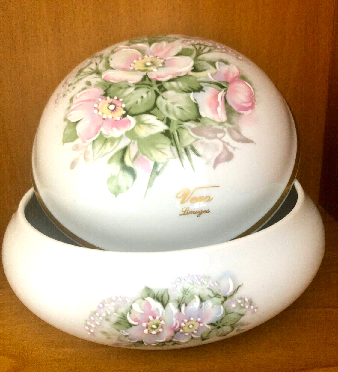 Vtg Vera LIMOGES France Porcelain Rehausse Main Trinket Candy Dish Lidded Box 6\