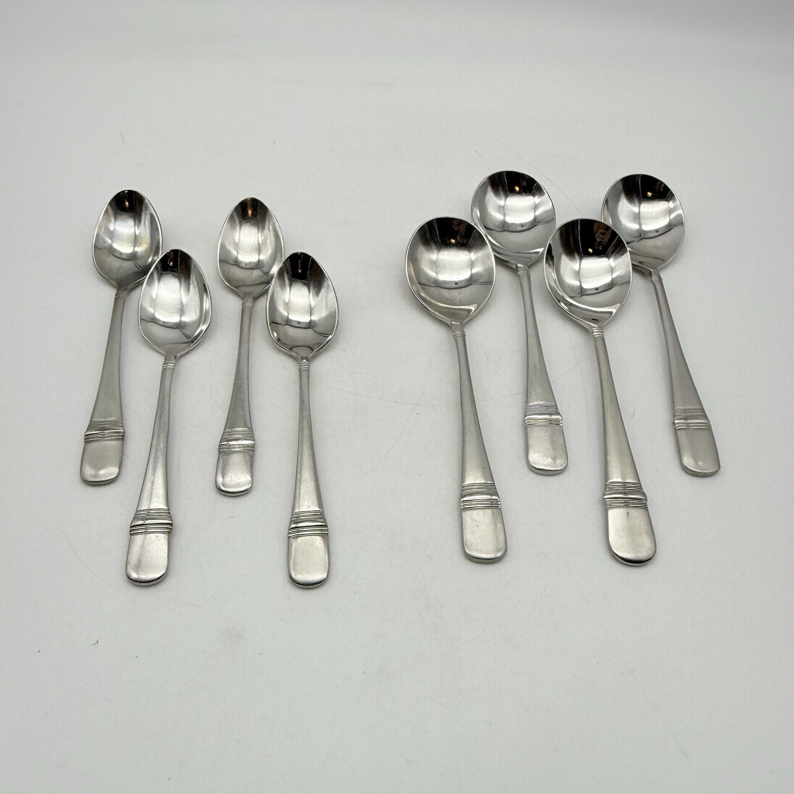 Heirloom by Oneida 18/10 ... 4 Soup Spoons And 4 Small Spoons Heirloom by Oneida 18/10 ... 4 Soup Spoons And 4 Small Spoons