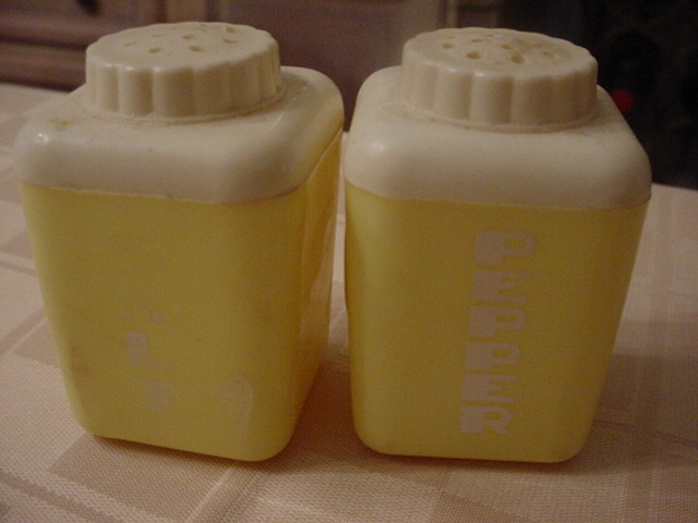 vintage 1950'S PLASTIC SALT & PEPPER SHAKERS