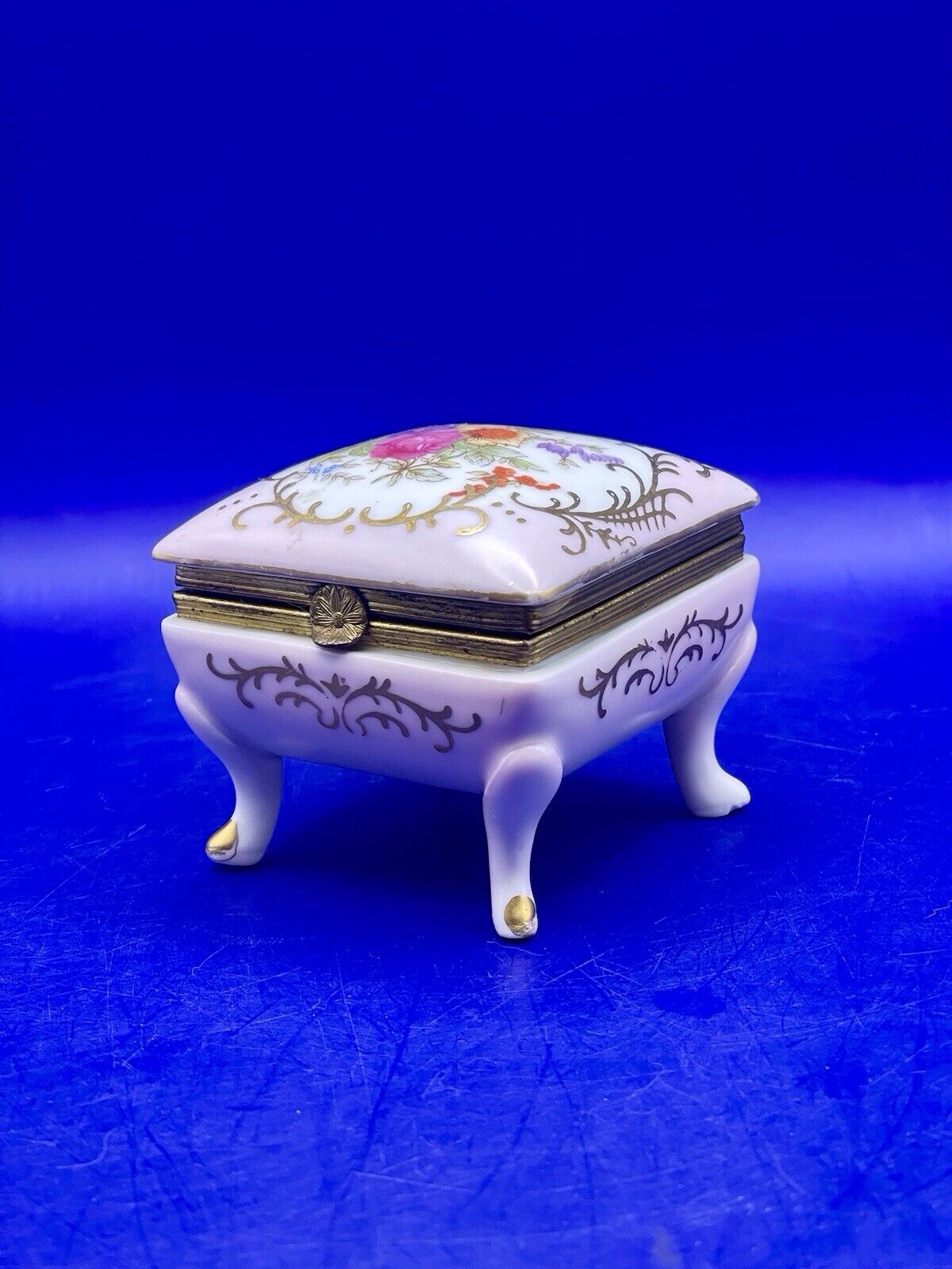 Vintage Porcelain Small Footed Jewelry Trinket Box Hinged Lid 3