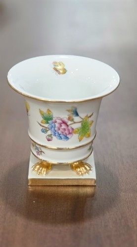 Herend Queen Victoria VBO 703 Footed Cachepot Urn Paw Feet Hand Painted