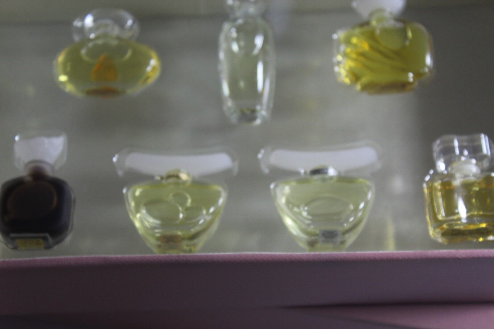 Estee Lauder Parfum Set with 7 Mini Parfum\'s
