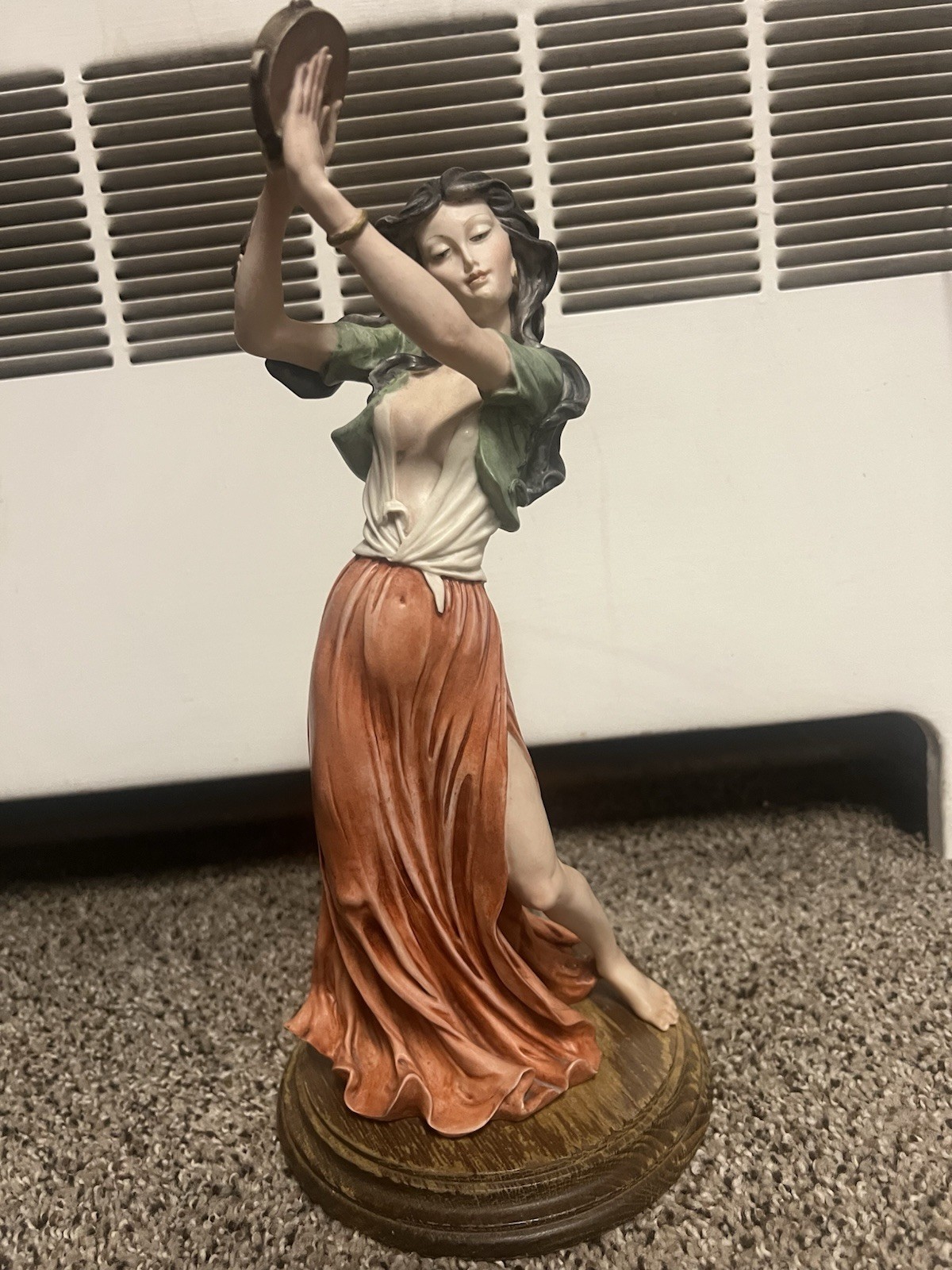 Giuseppe Armani Figure Gypsy Dancer With Tamborine Capodimonte