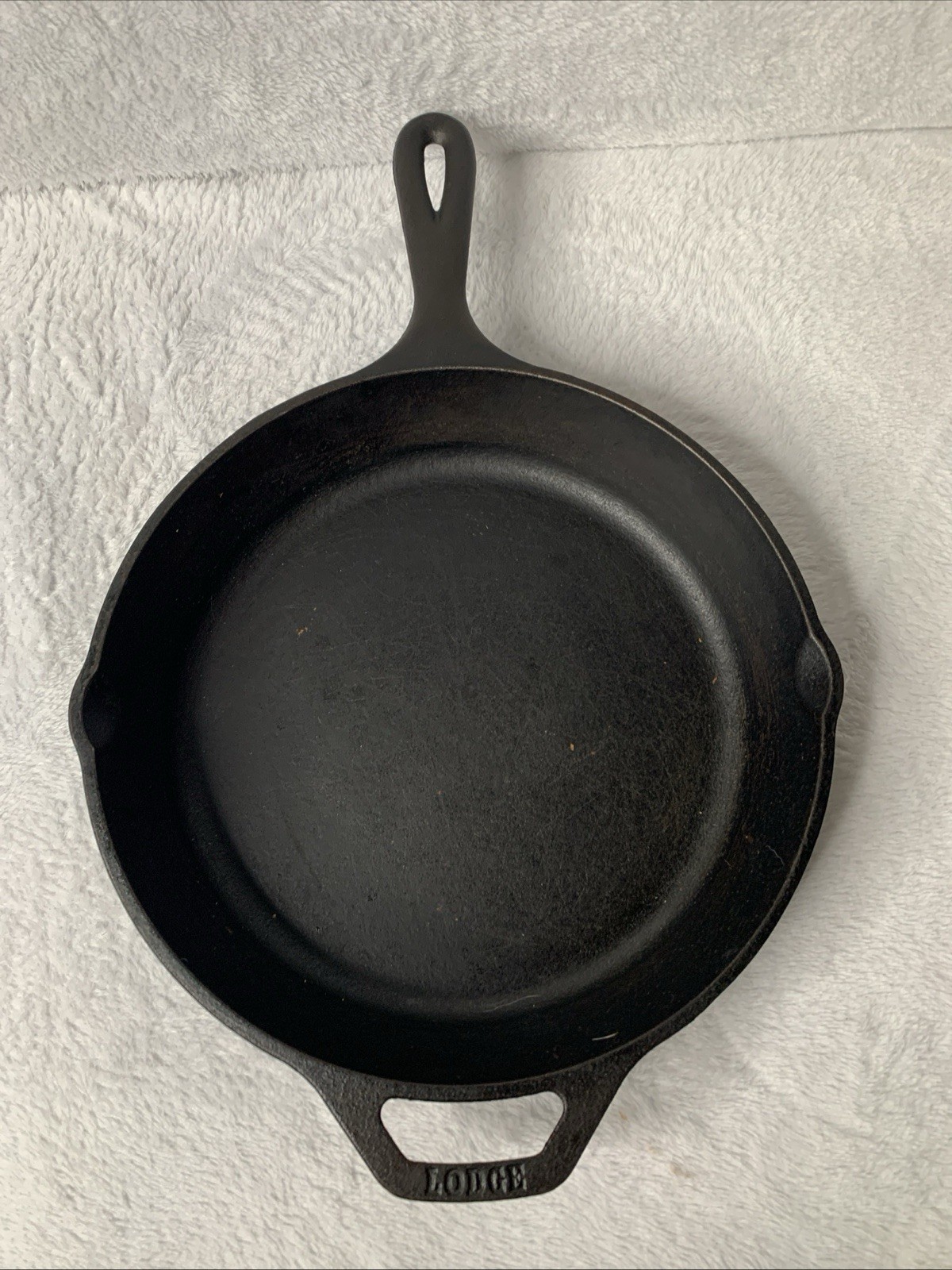 Lodge 10 Inch Cast Iron Skillet Pan  8SK USA Double Spout Assist SEASONED