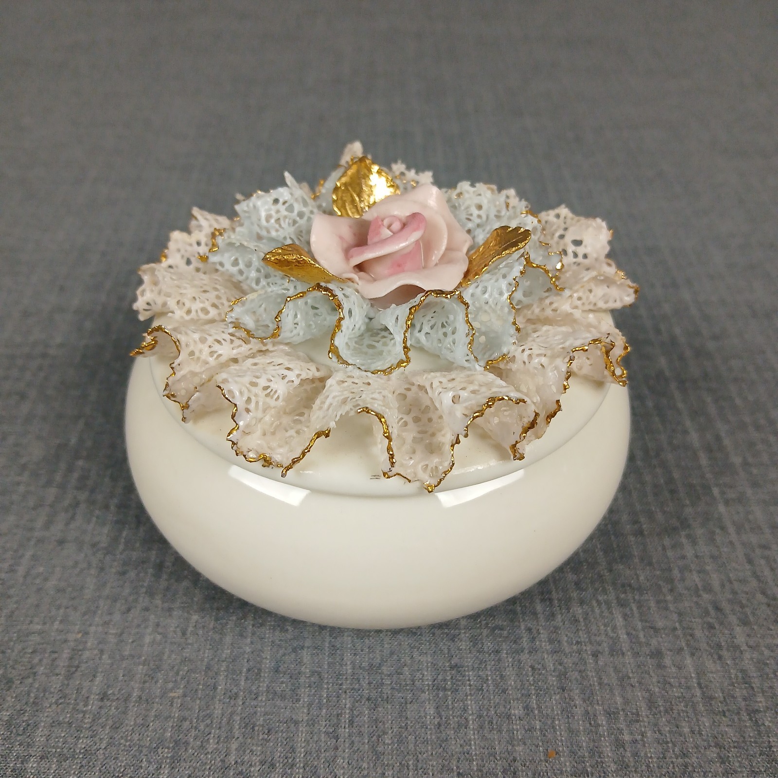 VTG Porcelain Lace Floral Trinket Jar Vanity Accessory Heirlooms of Tomorrow USA
