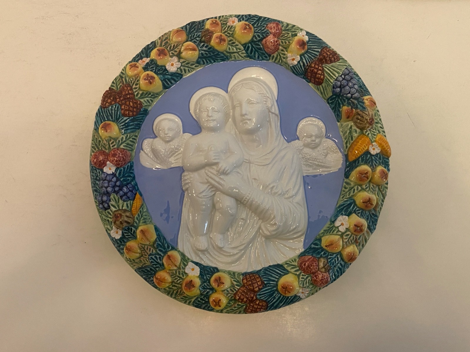 MADONNA, CHILD, & ANGELS SIGNED Niccacci Deruta Wall Plaque Italy 9.5” Diameter