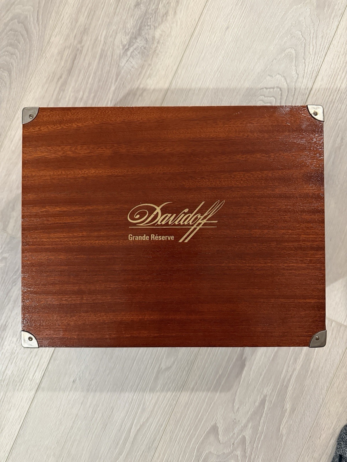Davidoff Grande Réserve - Beautiful Wood Cigar Humidor - Used