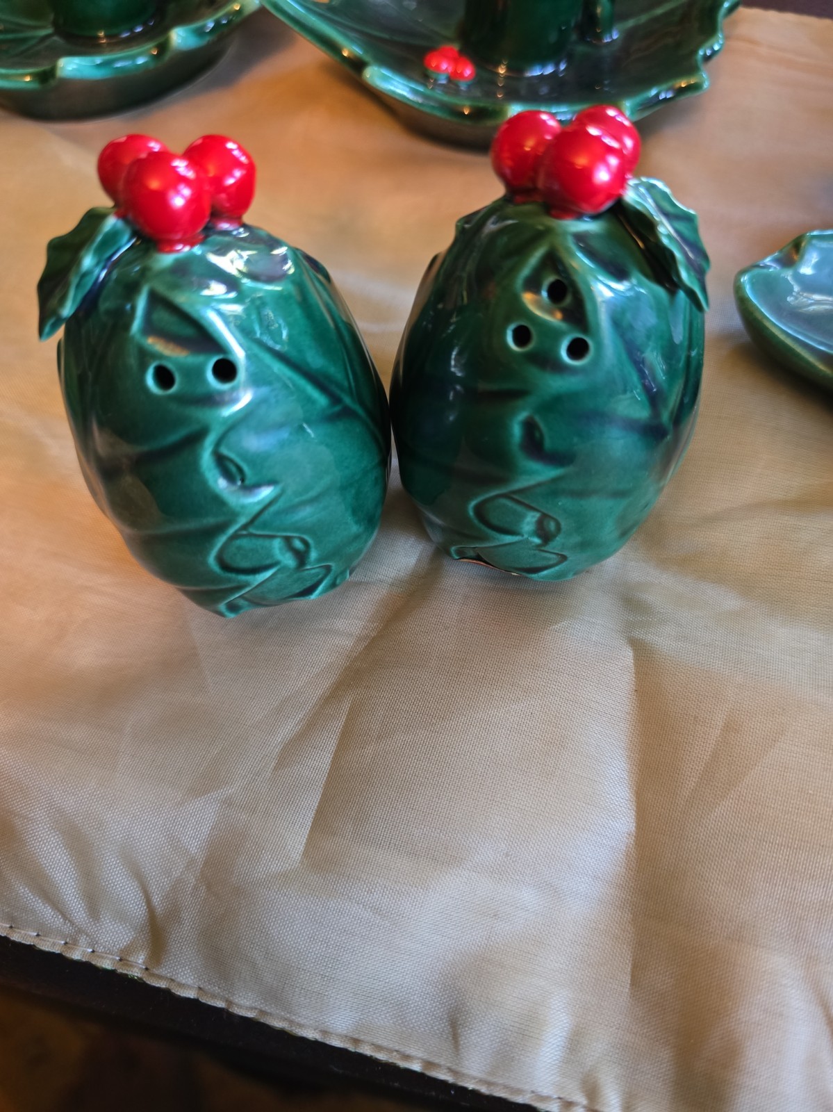 Vintage Christmas Lefton Holly Berry Salt and Pepper Shakers Green 1353 Tags