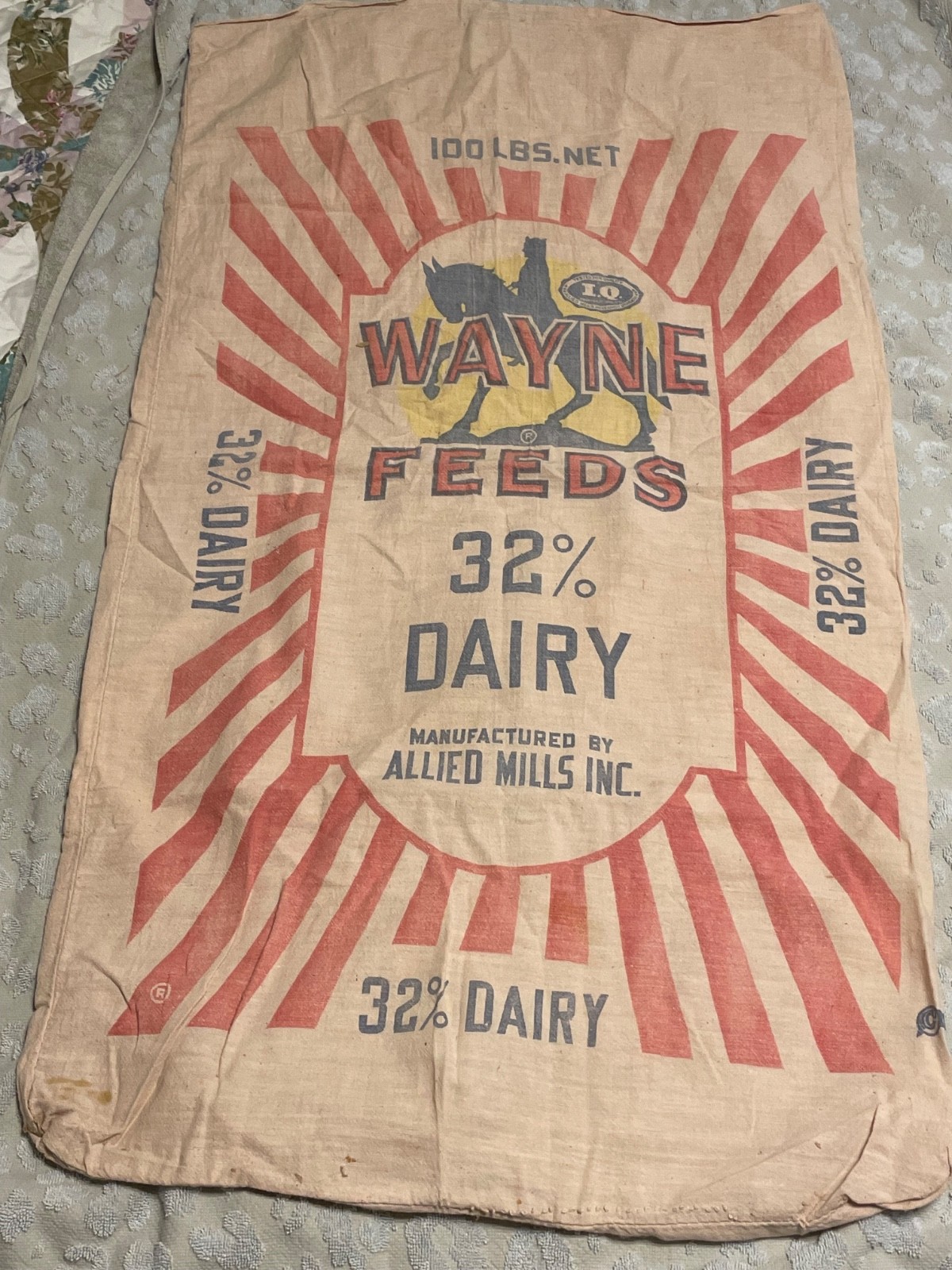 Vintage Wayne Mash 32 % Dairy Cloth  100 Lbs Cloth Bag (As Seen)