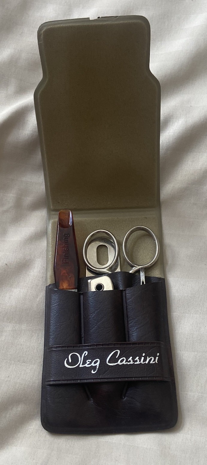 Vintage Oleg Cassini Men’s 5 Piece Travel Manicure Kit in Brown Pouch