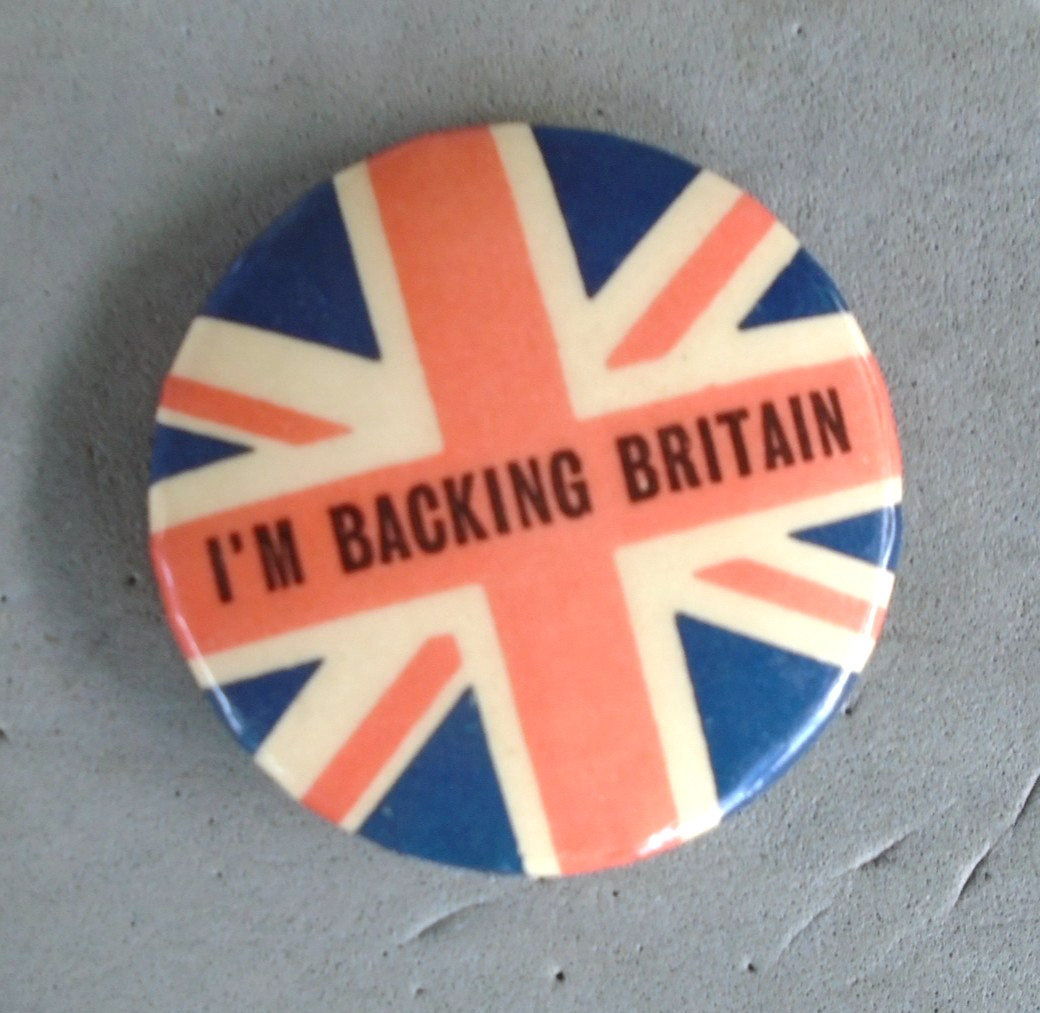 vintage I\'M BACKING BRITAIN pin back button