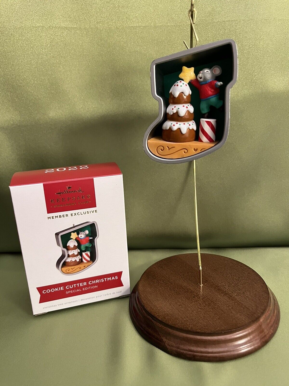 2022 Hallmark Ornament Cookie Cutter Christmas KOC Exclusive Event Repaint