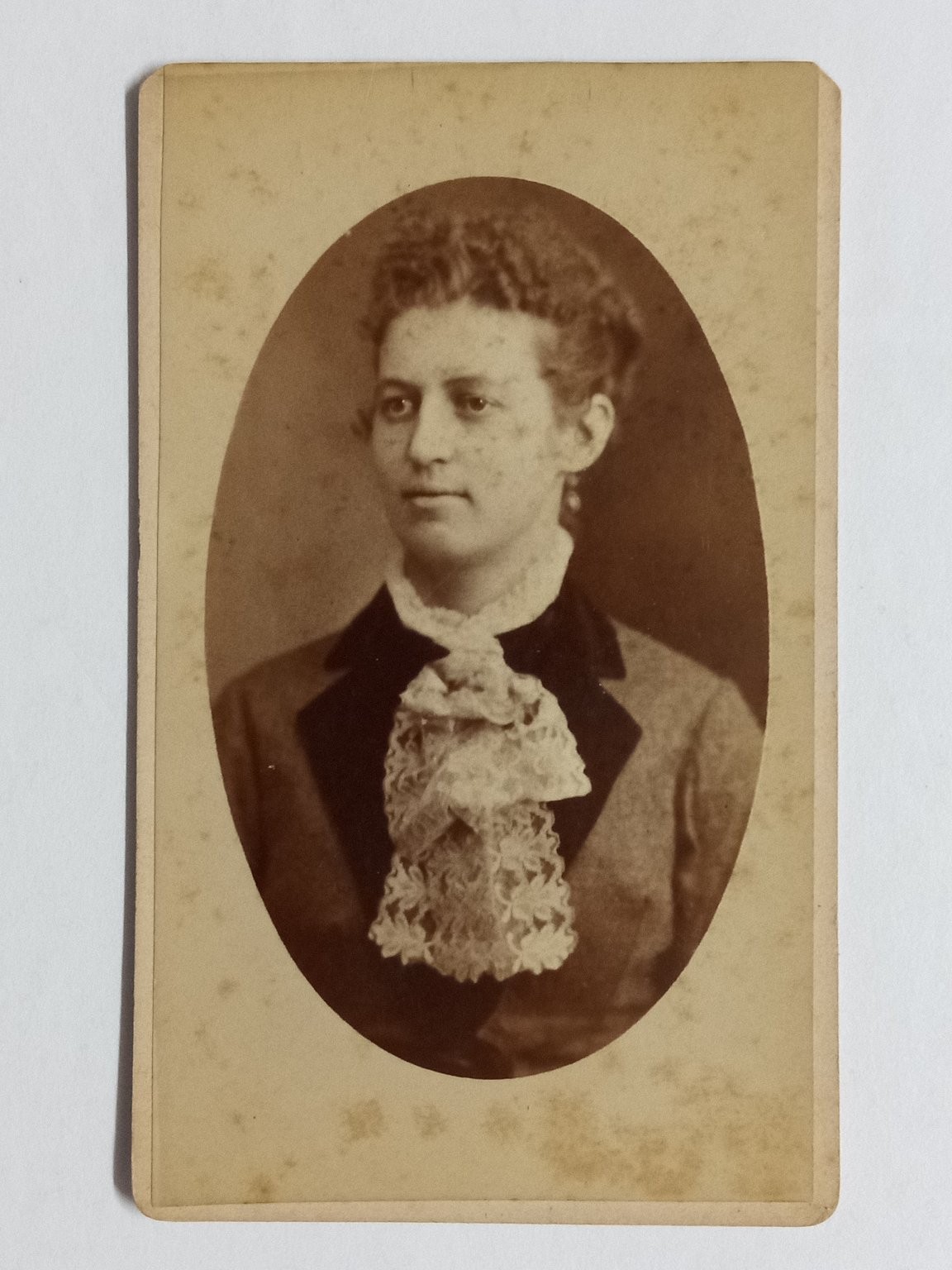Victorian CDV Photograph Woman Ornate Lace Jabot Wm Winter\'s Cairo IL