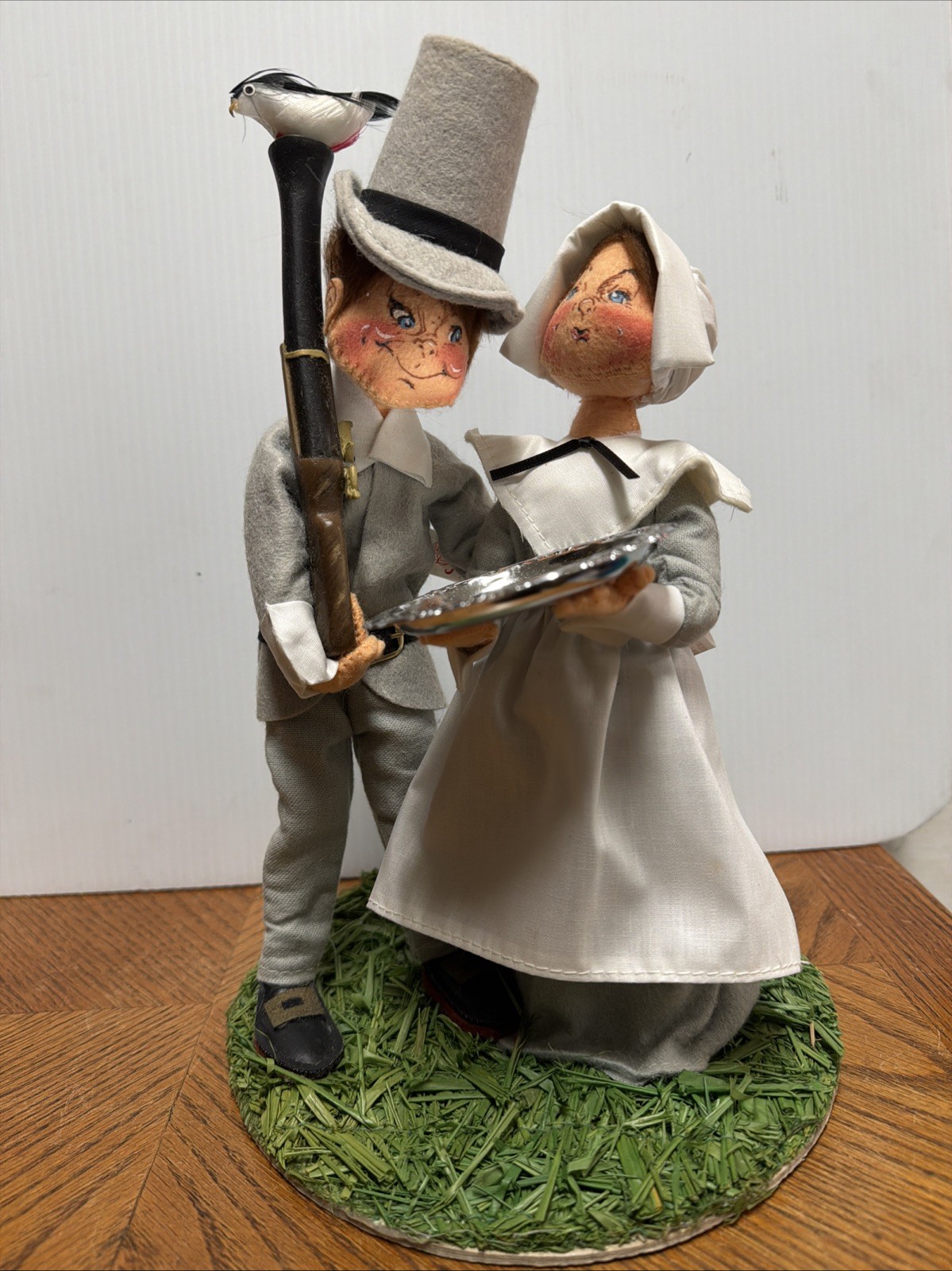 1989 Vintage ANNALEE Collector Series Thanksgiving Pilgrim Couple Figurine 11\
