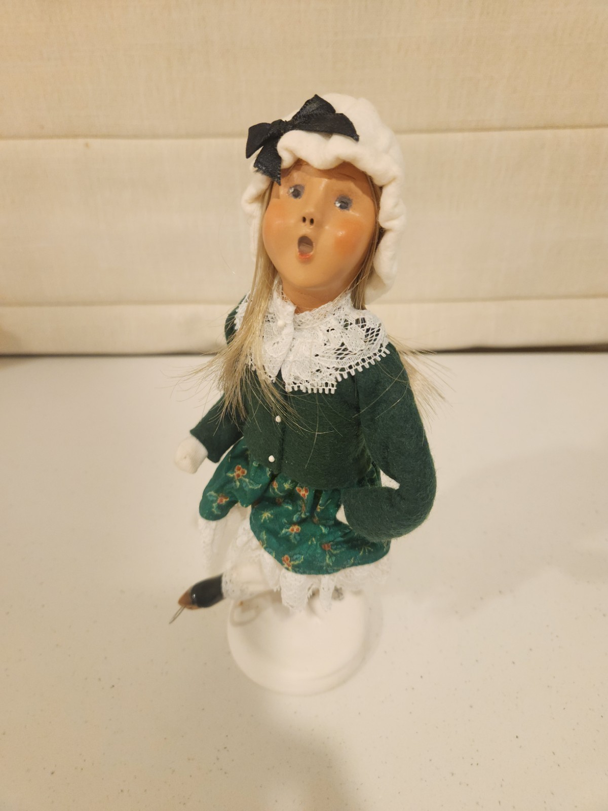 Byers Choice Child Skater Girl Signed 18/100 Ice Skating Caroler #192