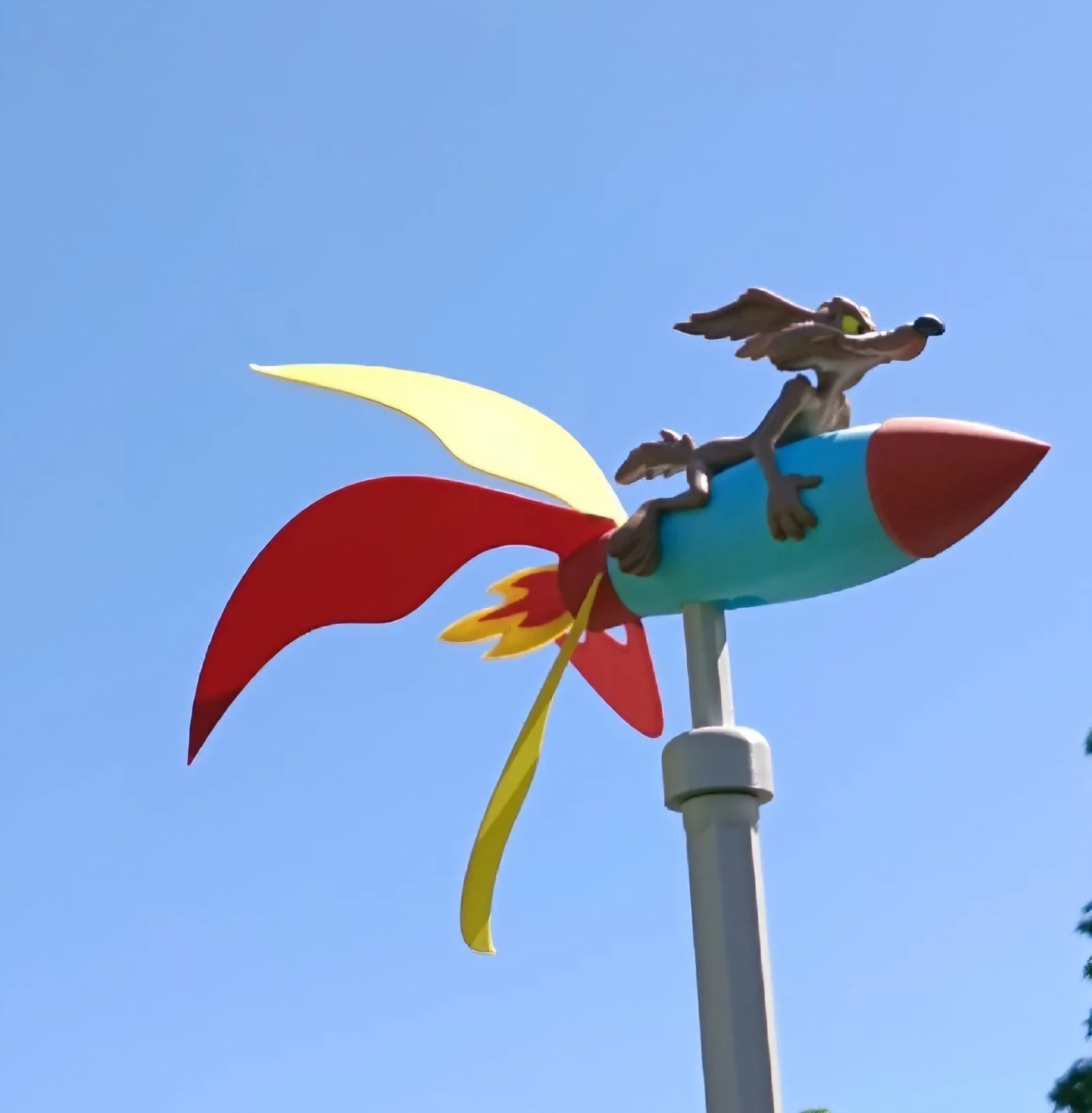 Wile E Coyote And Rocket Wind Spinner 3D Printed